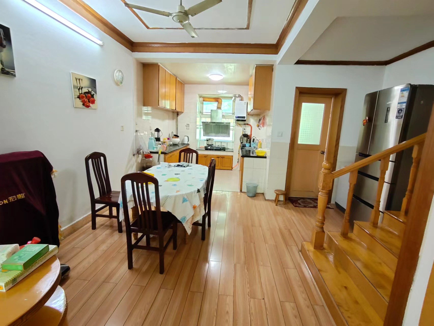 天鹅花园 3室2厅2卫 66.0万 天鹅花园 3室2厅2卫 66.0万客厅