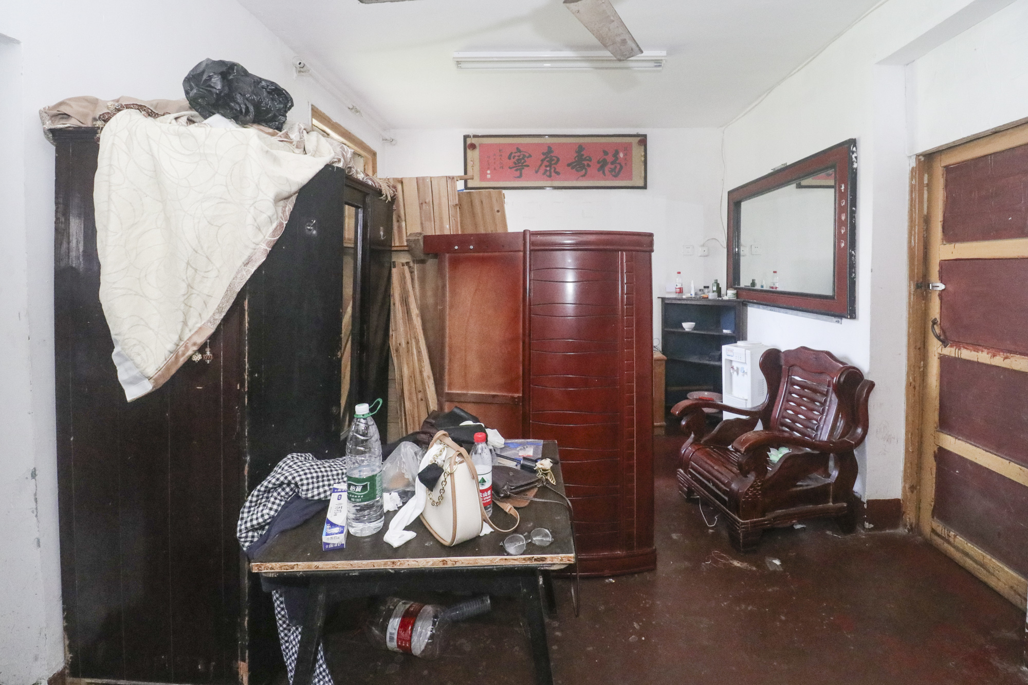 老鸦冲社区  2室2厅1卫   60.00万