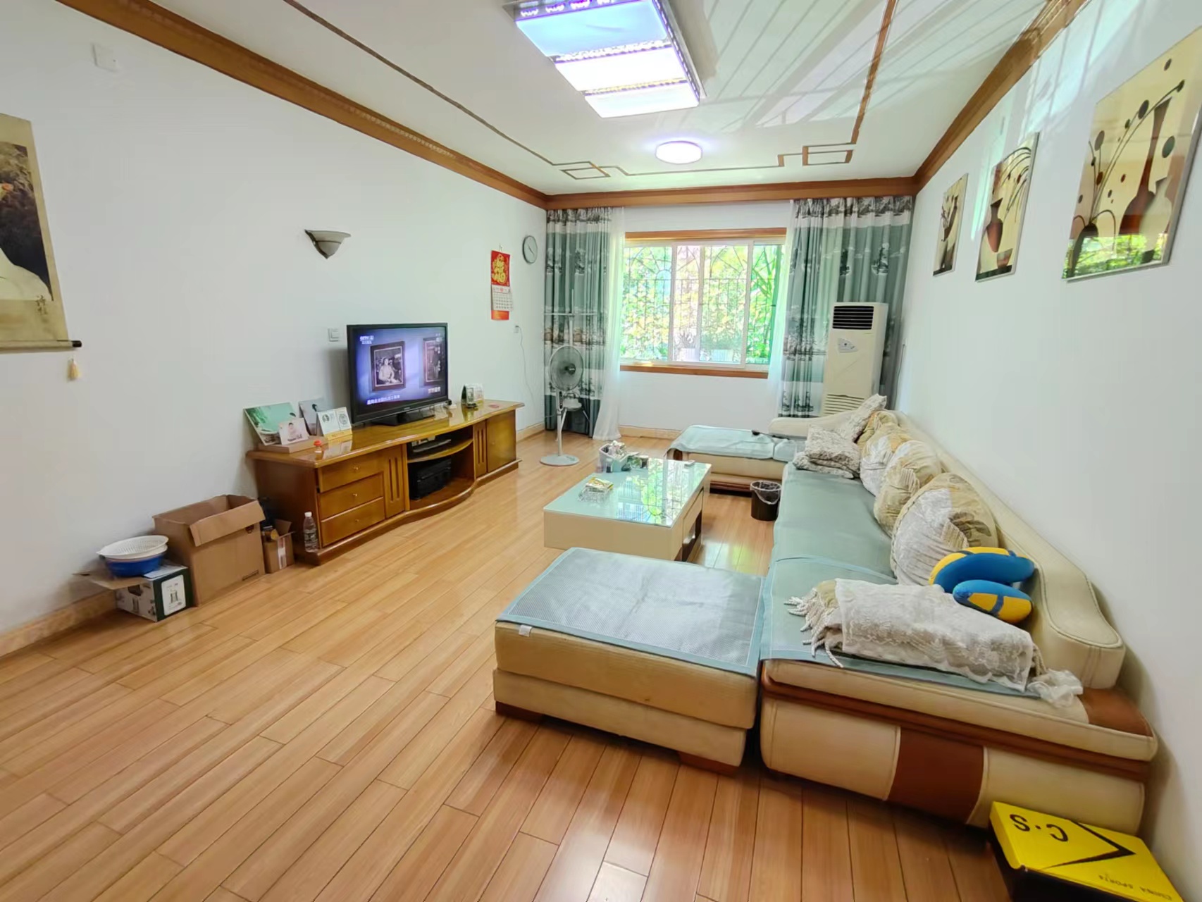 天鹅花园 3室2厅2卫 66.0万 天鹅花园 3室2厅2卫 66.0万客厅