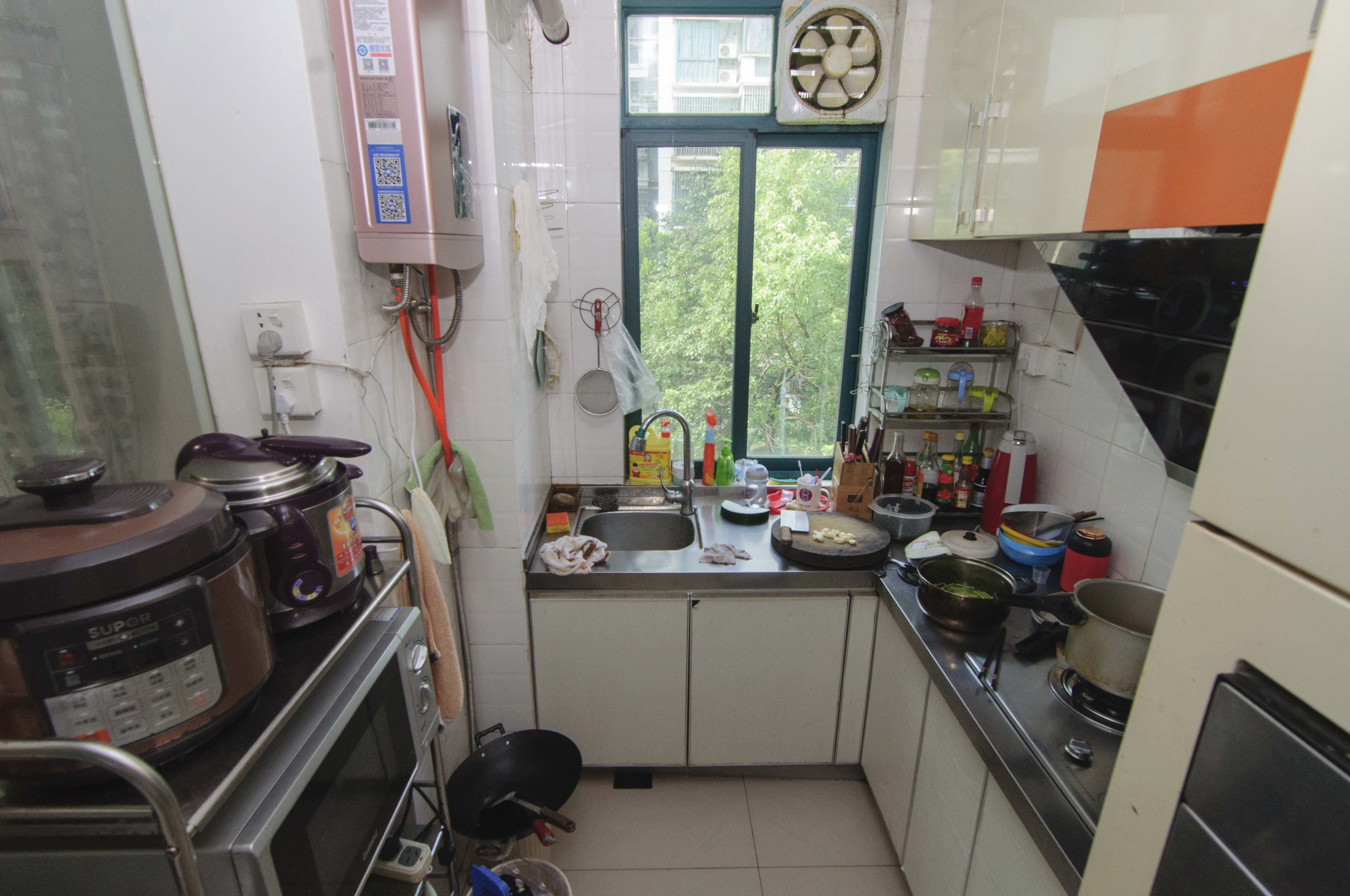 华盛家园  3室2厅1卫    104.99万厨房