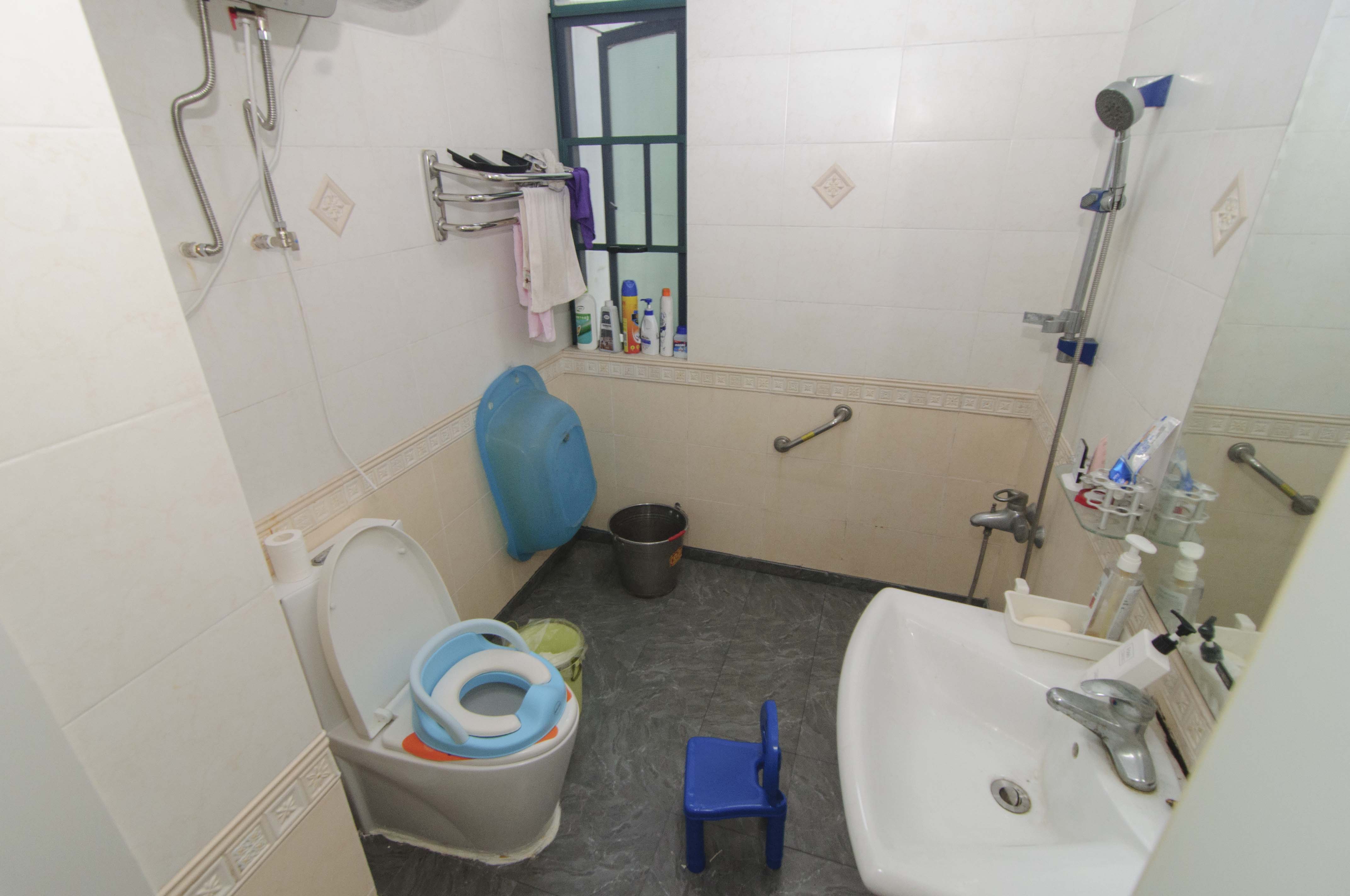 华盛家园  3室2厅1卫    104.99万卫生间