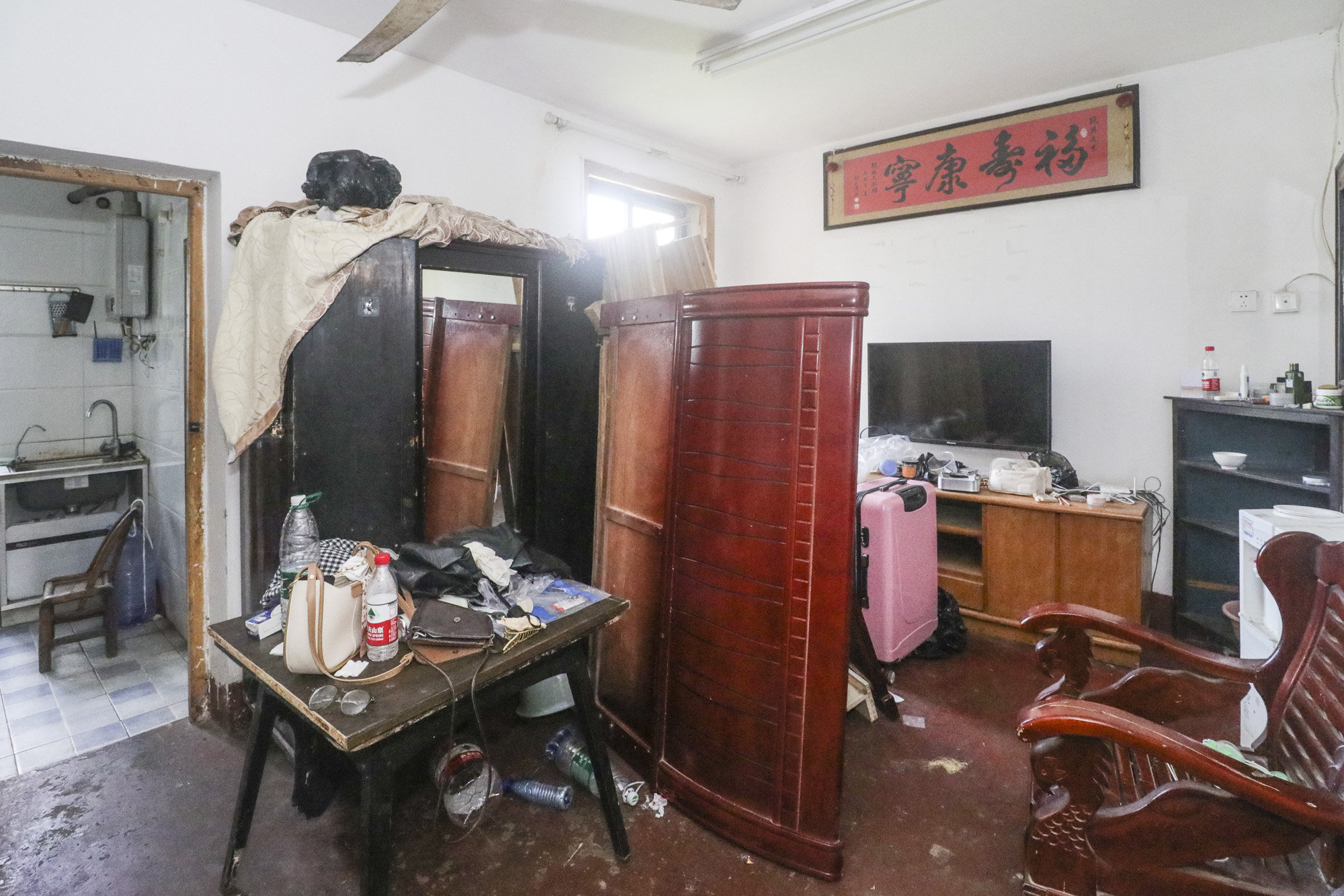 老鸦冲社区  2室2厅1卫   60.00万客厅