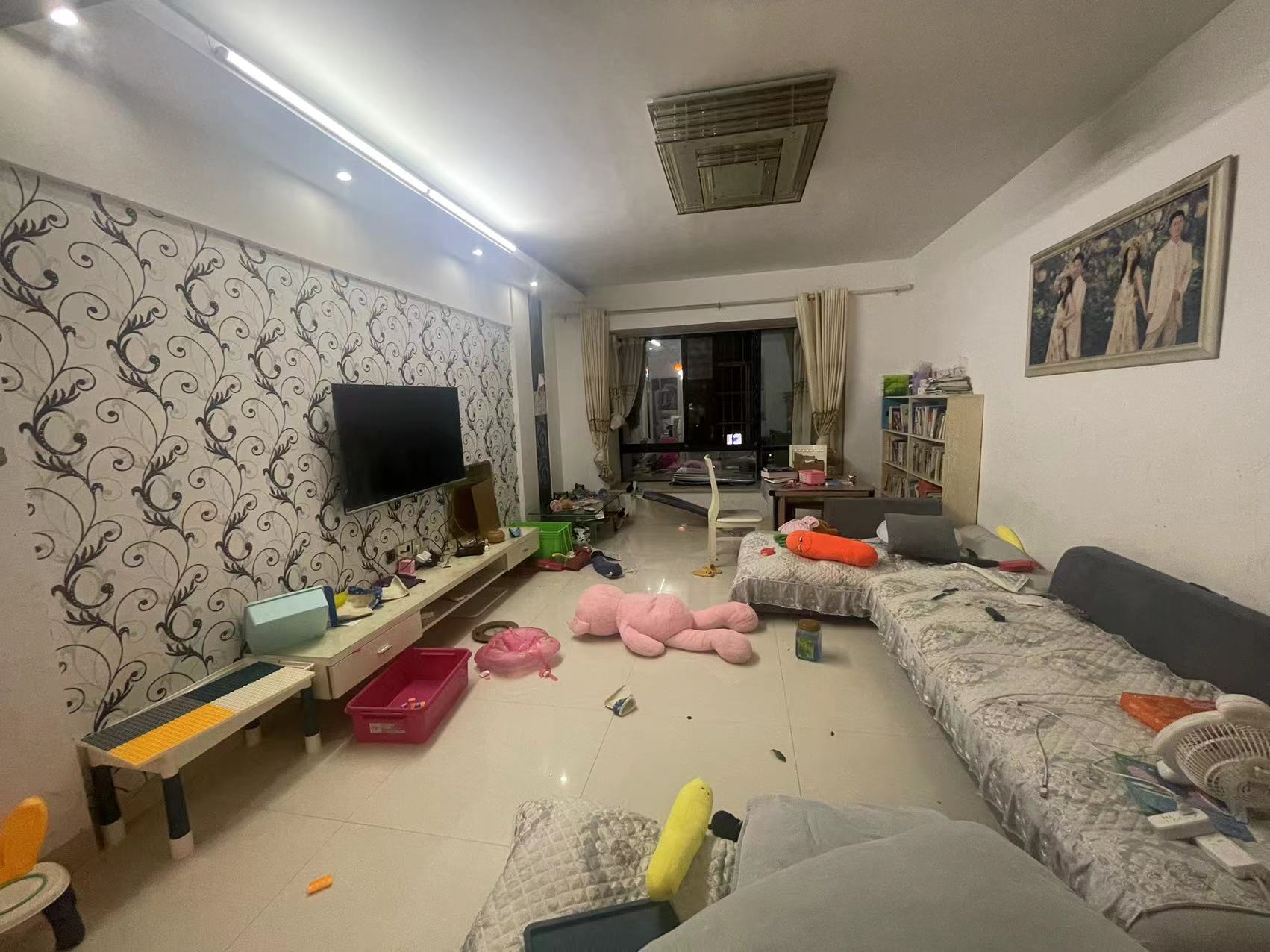 香山美境  3室2厅2卫    73.0万 香山美境  3室2厅2卫    73.0万客厅