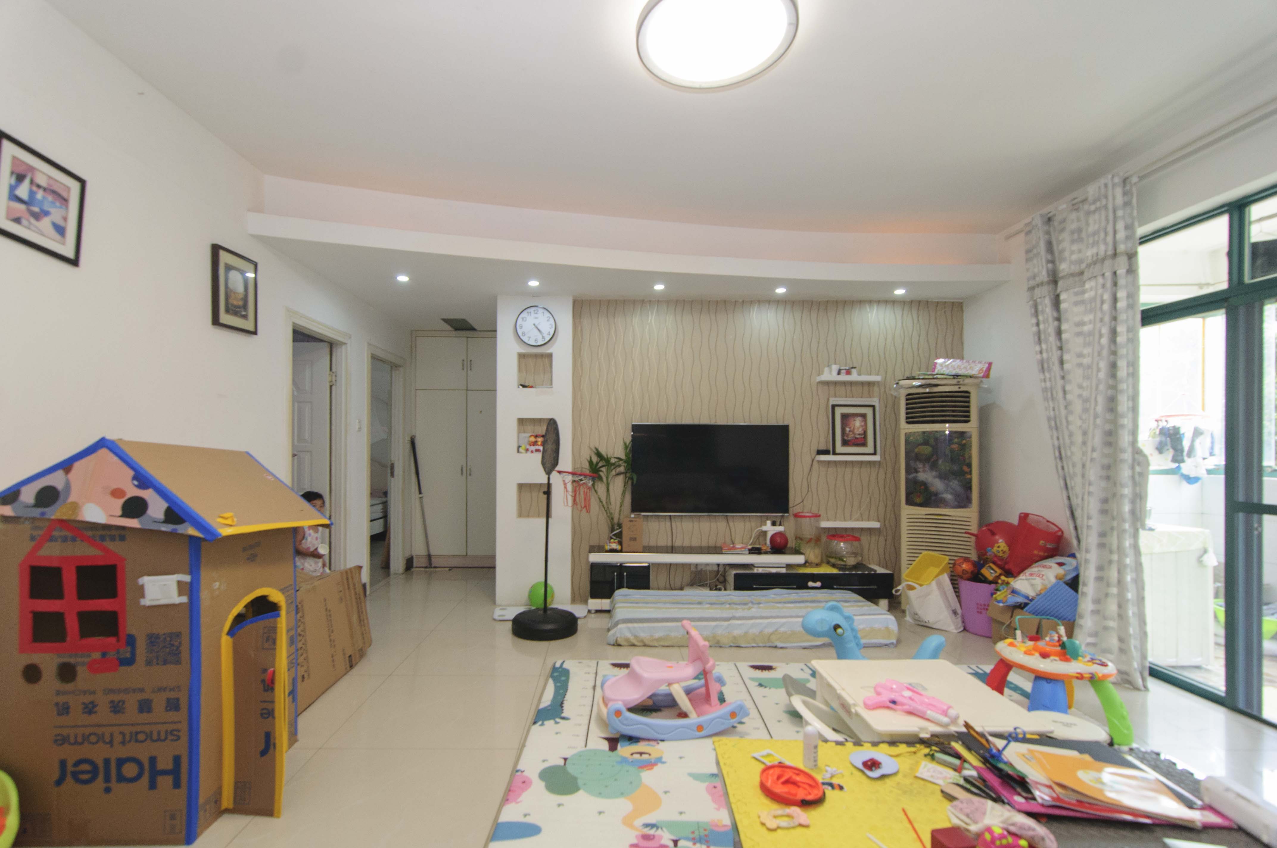 华盛家园  3室2厅1卫    104.99万客厅