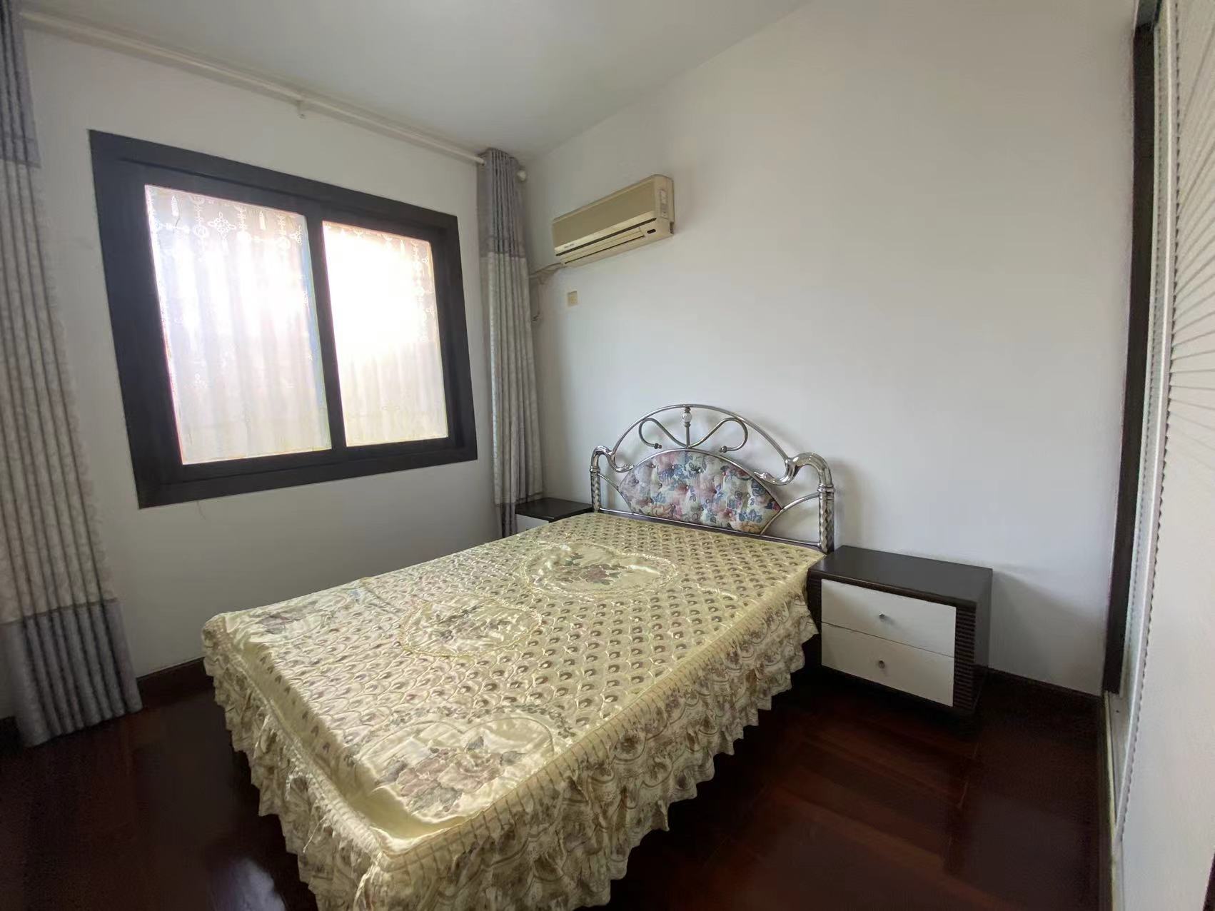 利江花园 4室2厅2卫 72.0万 利江花园 4室2厅2卫 72.0万客厅