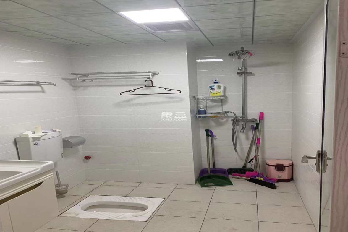 中泰财富湘江 1室0厅1卫 50.0万 中泰财富湘江 1室0厅1卫 50.0万客厅