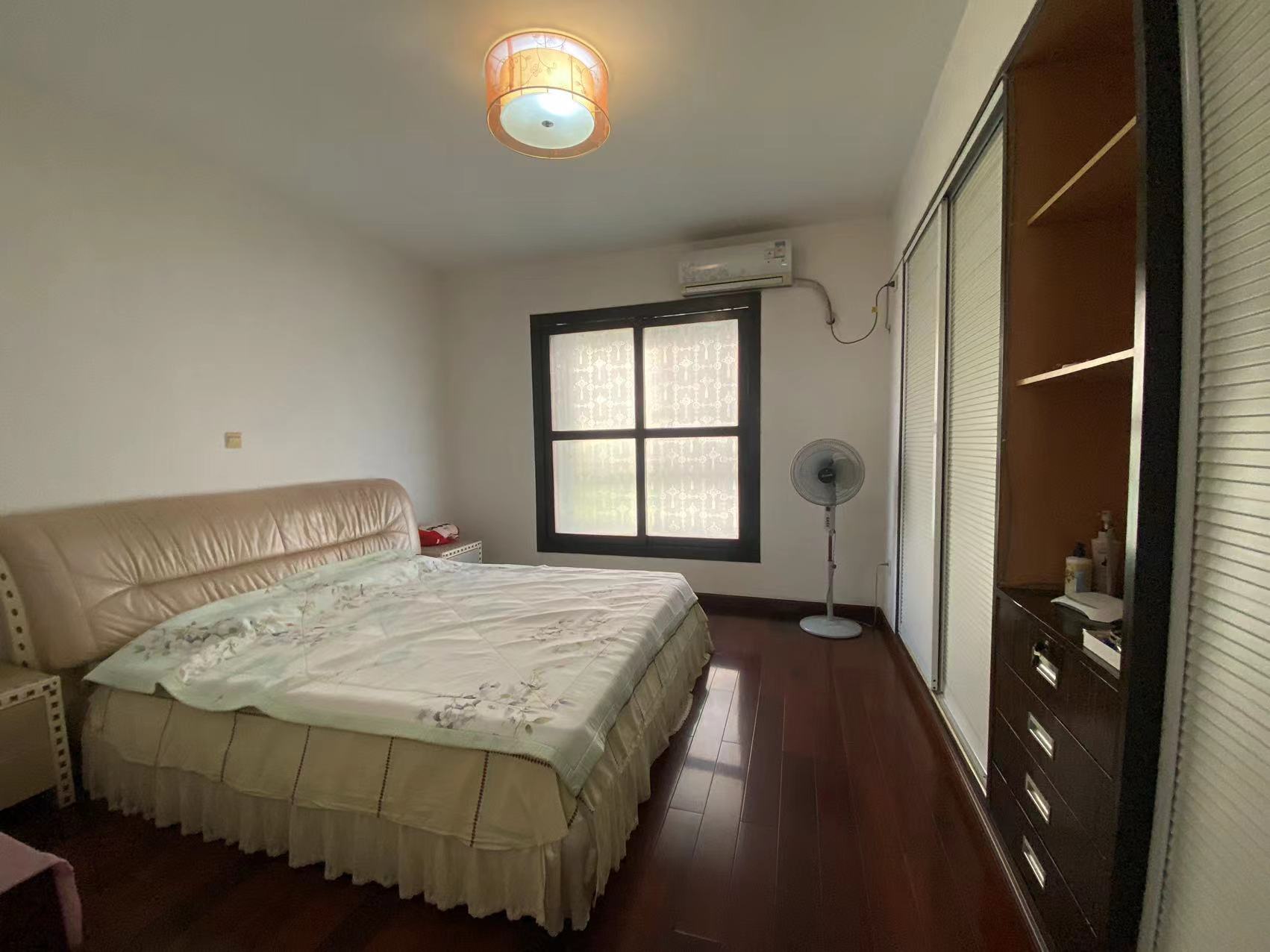 利江花园 4室2厅2卫 72.0万 利江花园 4室2厅2卫 72.0万客厅