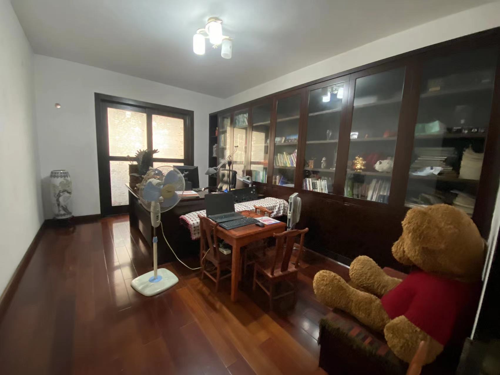 利江花园 4室2厅2卫 72.0万 利江花园 4室2厅2卫 72.0万客厅