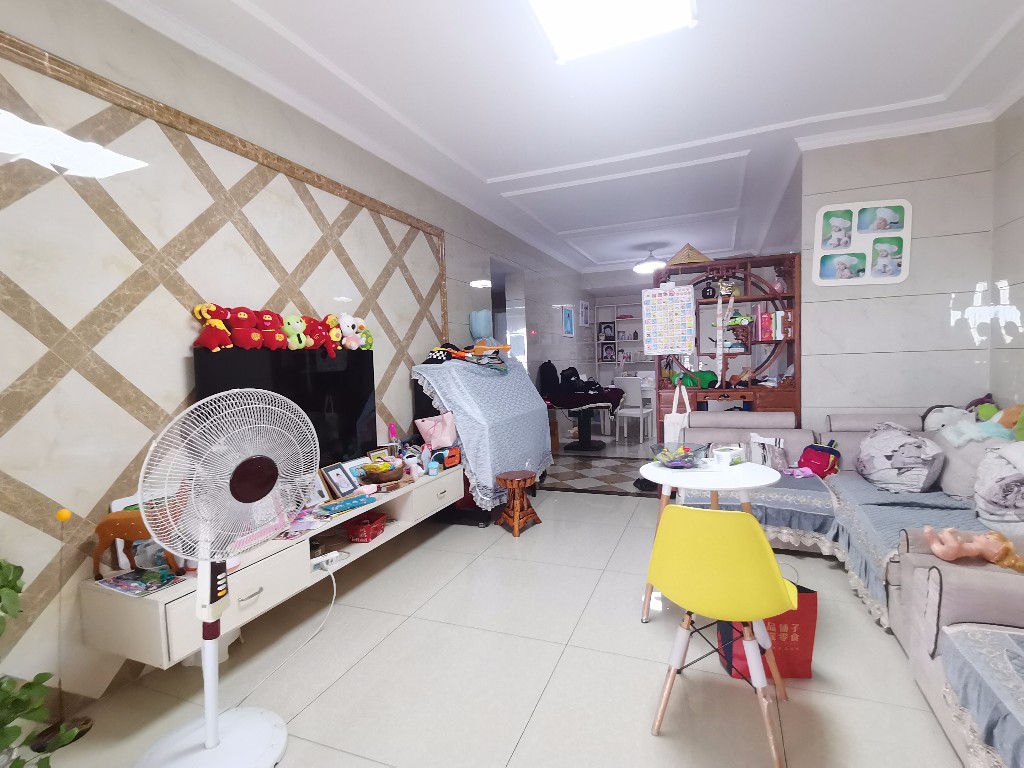 莱茵小镇 3室2厅2卫 58.8万 莱茵小镇 3室2厅2卫 58.8万客厅