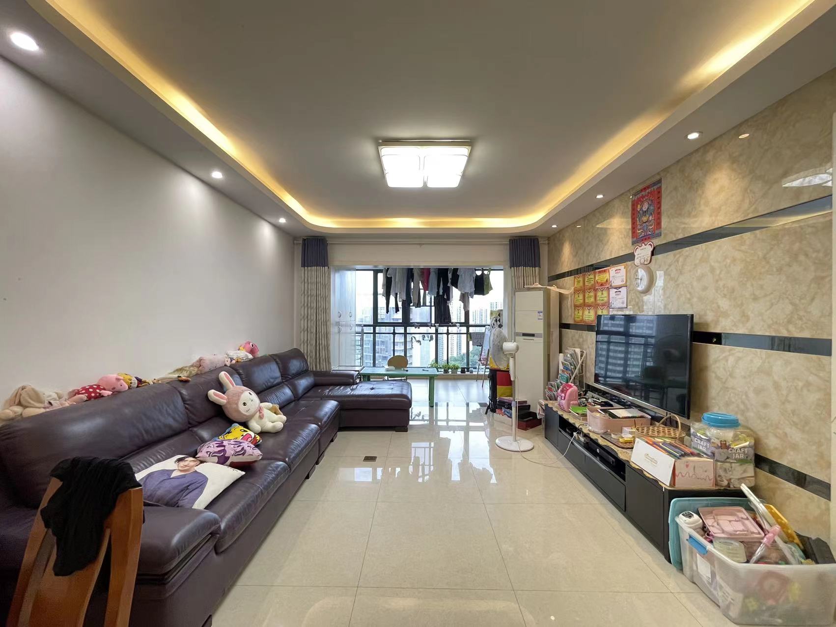 美的城一期  3室2厅1卫   85.00万客厅