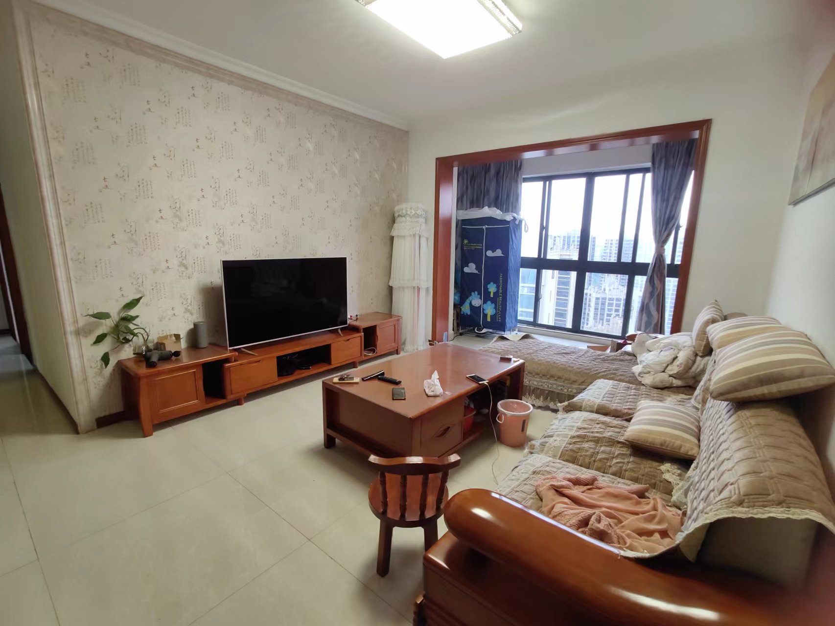 经世龙城 3室2厅1卫 75.0万 经世龙城 3室2厅1卫 75.0万客厅