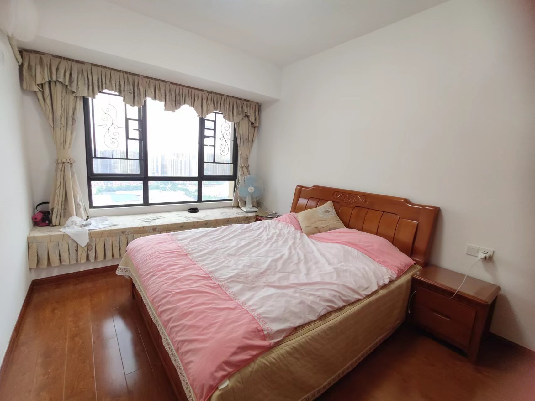 经世龙城 3室2厅1卫 75.0万 经世龙城 3室2厅1卫 75.0万客厅