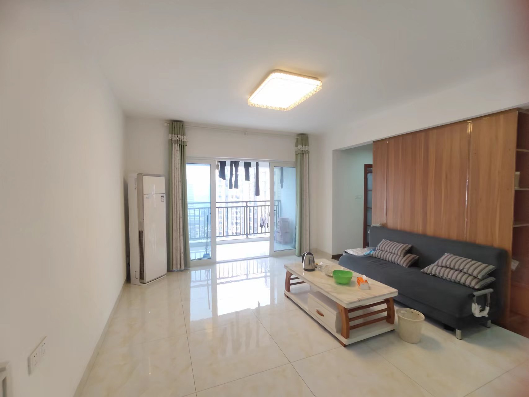 美的城四期 3室2厅2卫 56.0万 美的城四期 3室2厅2卫 56.0万客厅