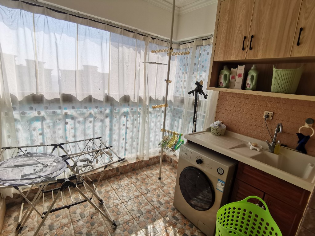 东部美的城 3室2厅2卫 88.0万 东部美的城 3室2厅2卫 88.0万客厅