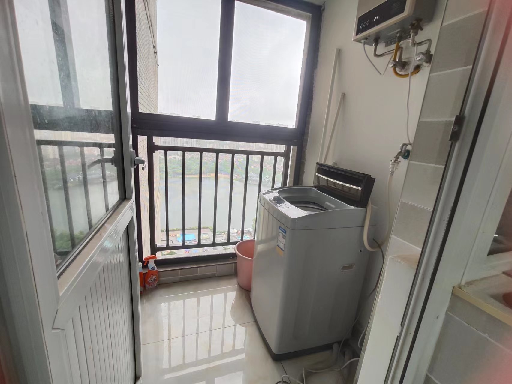 美的城四期 3室2厅2卫 56.0万 美的城四期 3室2厅2卫 56.0万客厅