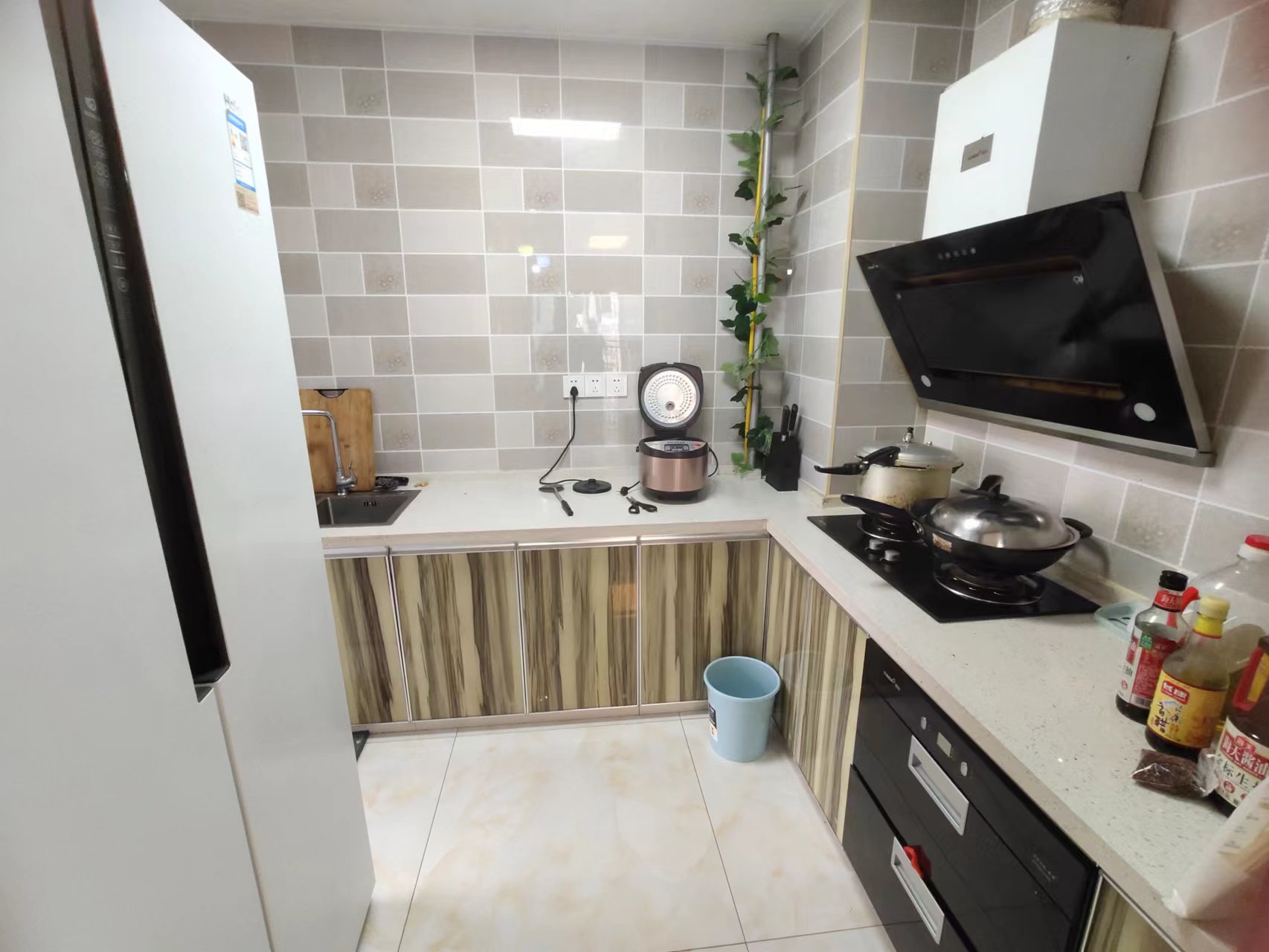 美的城四期 3室2厅2卫 56.0万 美的城四期 3室2厅2卫 56.0万客厅