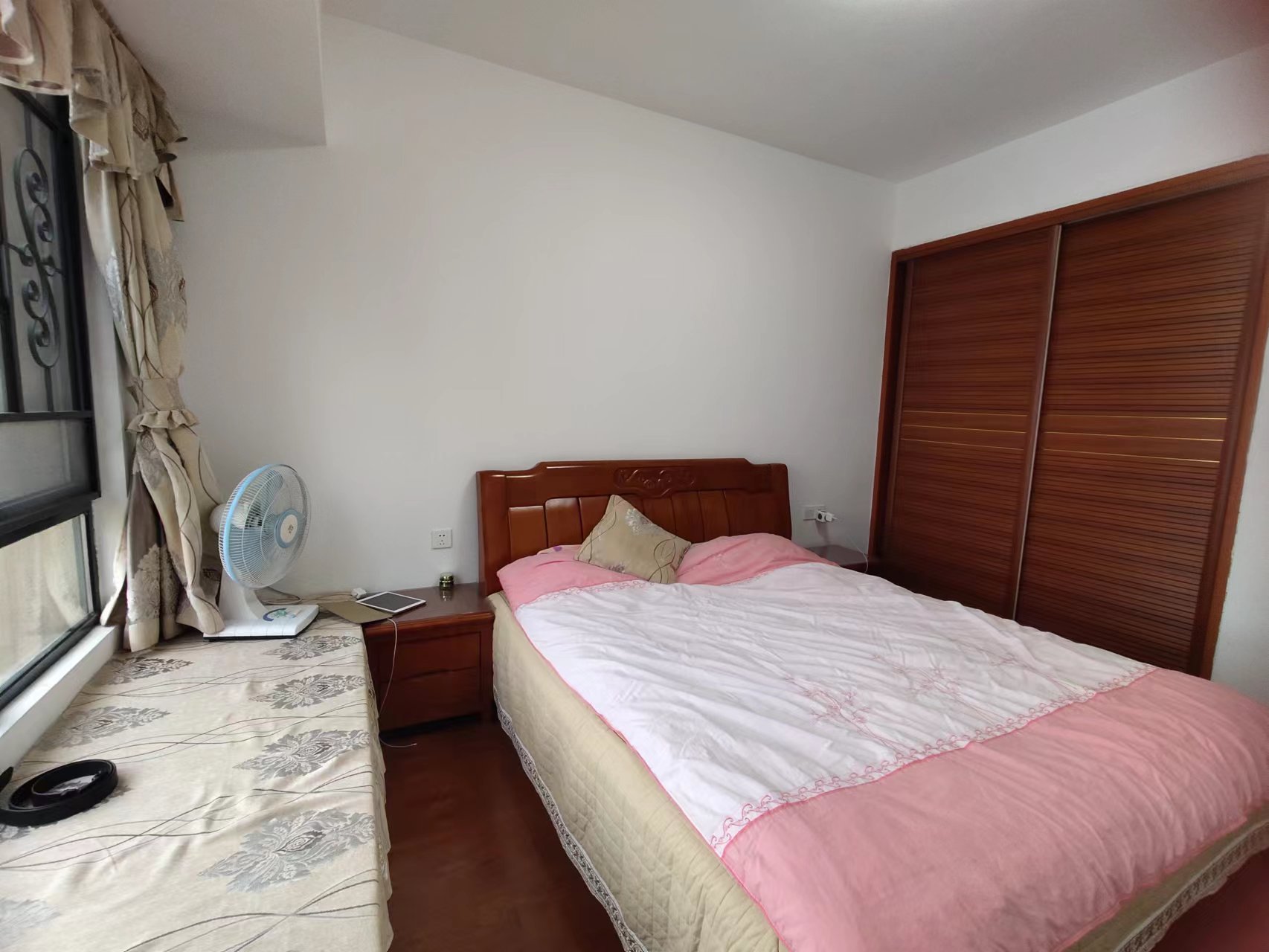 经世龙城 3室2厅1卫 75.0万 经世龙城 3室2厅1卫 75.0万客厅