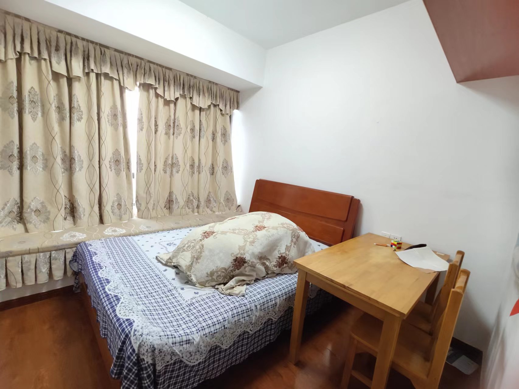 经世龙城 3室2厅1卫 75.0万 经世龙城 3室2厅1卫 75.0万客厅