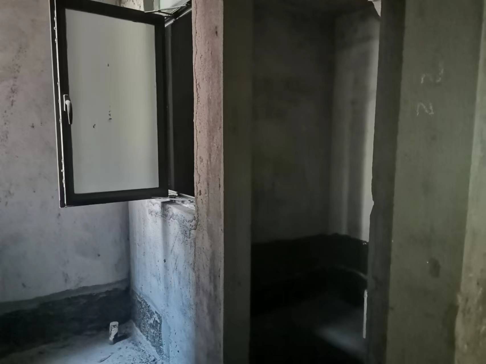 龙洲馨苑  3室2厅1卫   82.00万客厅