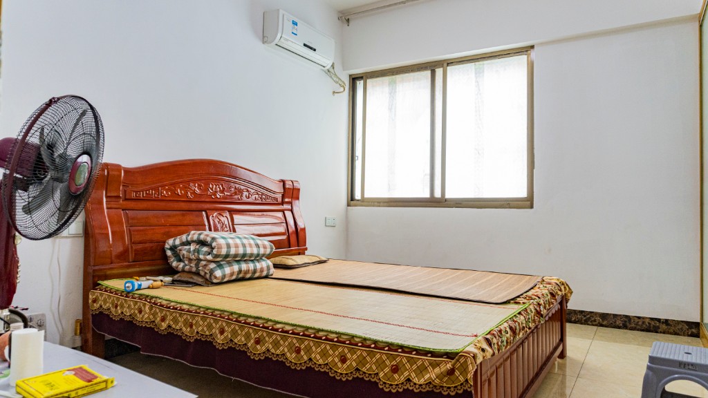 滨江财富中心  2室2厅1卫    38.0万客厅