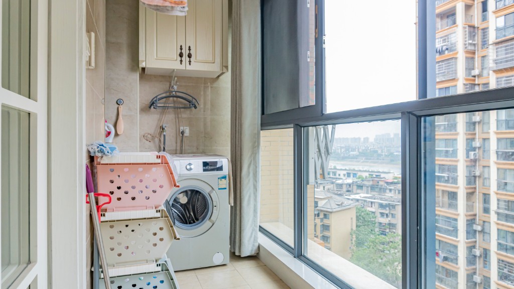 滨江花园 4室2厅2卫 99.8万 滨江花园 4室2厅2卫 99.8万客厅