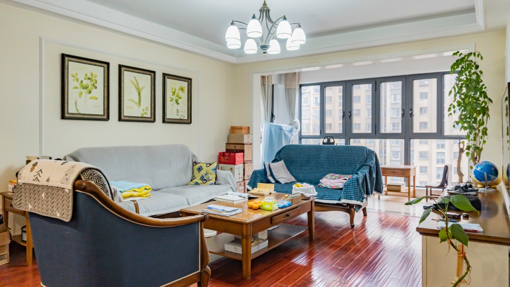 滨江花园 4室2厅2卫 99.8万 滨江花园 4室2厅2卫 99.8万客厅