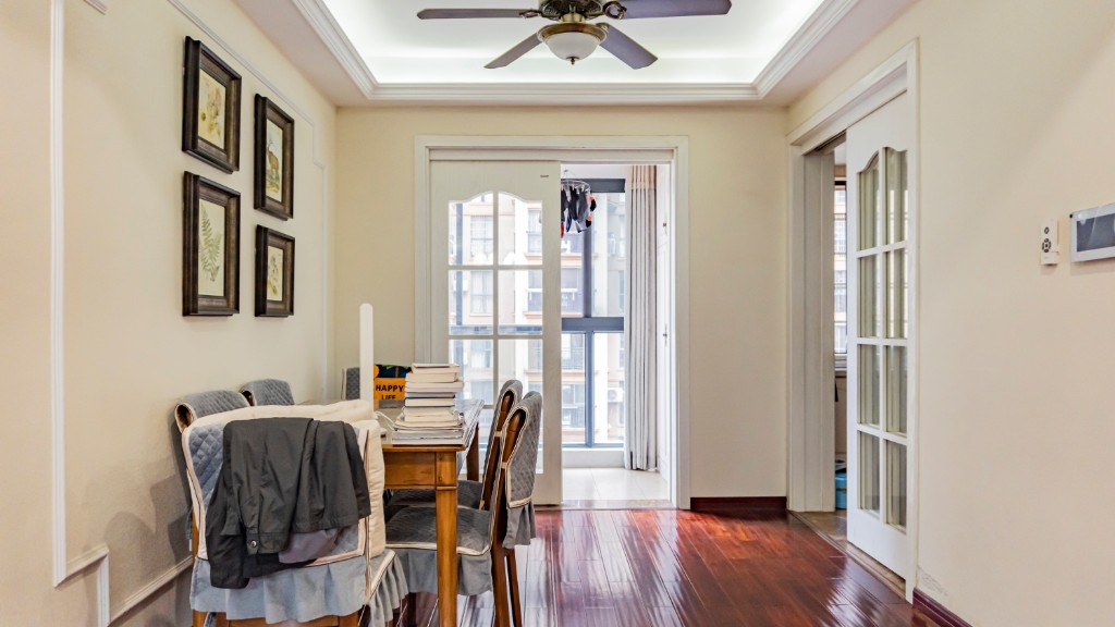 滨江花园 4室2厅2卫 99.8万 滨江花园 4室2厅2卫 99.8万客厅