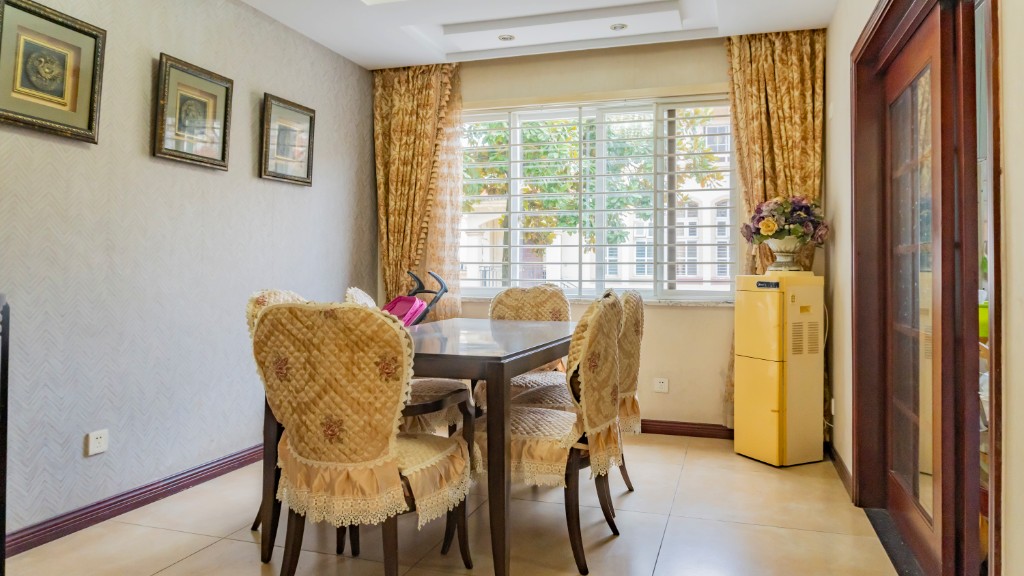 精锐华府别墅区(精锐国际新城)  5室2厅4卫    185.0万 精锐华府别墅区(精锐国际新城)  5室2厅4卫    185.0万客厅