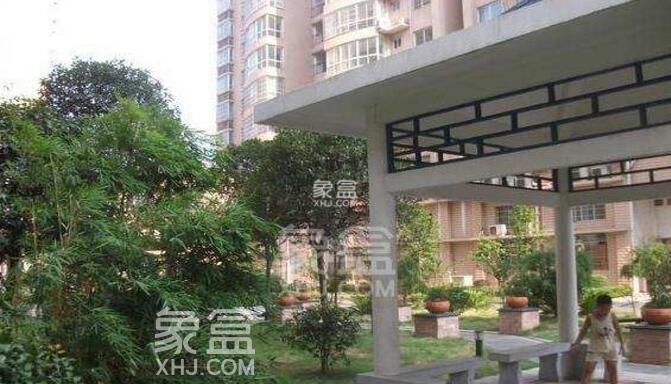 汽配城二手房推荐 高林金三华邸处于最适合人居住的金赢版块 难得的居住风水宝地