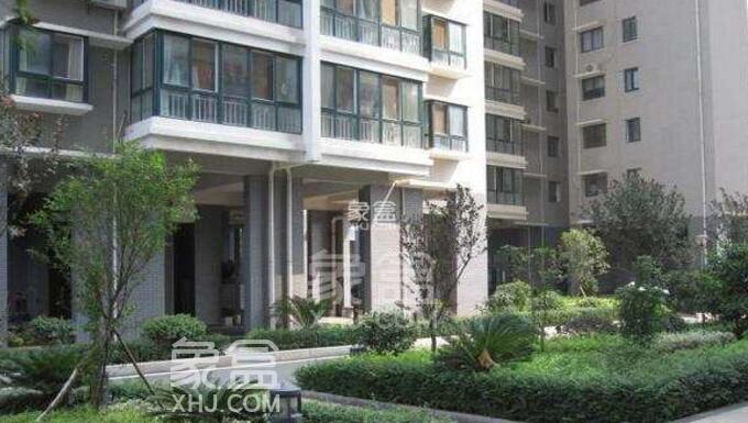 漓湘路二手房推荐 时代星城小区内有人工湖和公园，环境较为舒适宜居