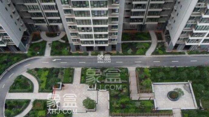 漓湘路二手房推荐 时代星城小区内有人工湖和公园，环境较为舒适宜居