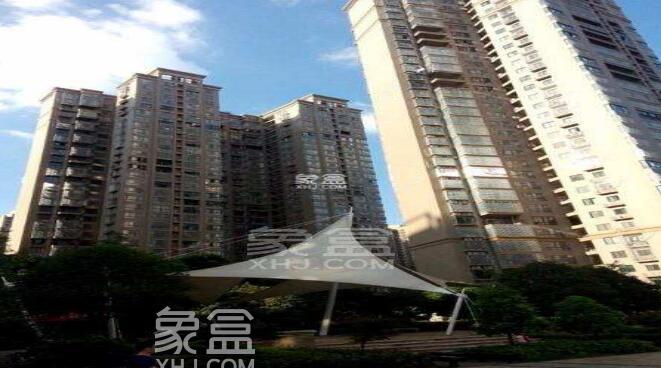 開元路二手房推薦 筑夢園小區(qū)中央設(shè)置兩個綠色島嶼 環(huán)境十分優(yōu)美