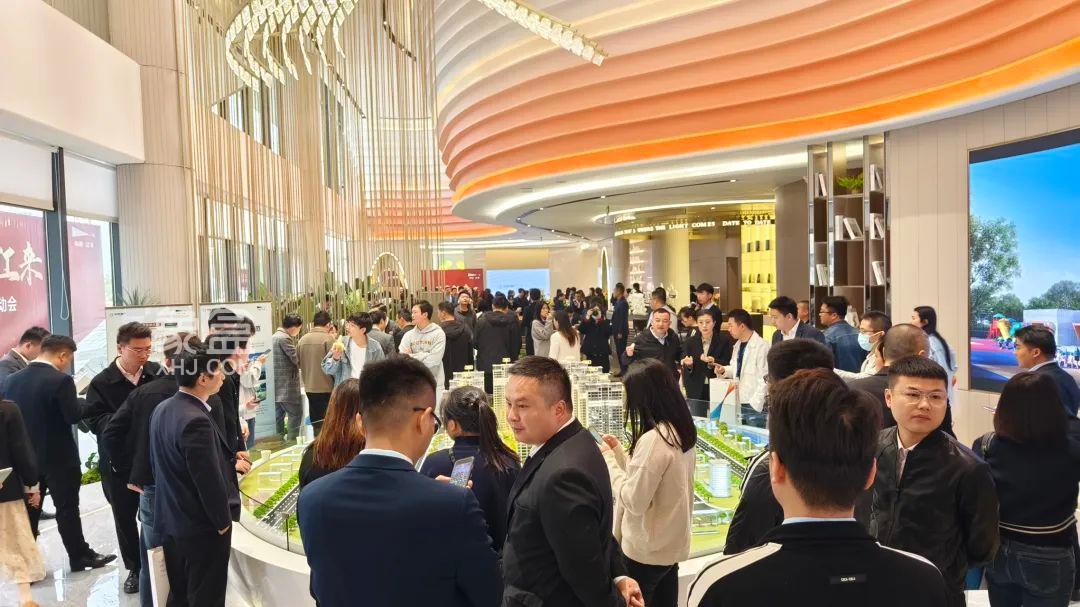 【报名季】中港江来营销中心和样板间已开放，一师范湘江学校建面143㎡复式房即将入市！