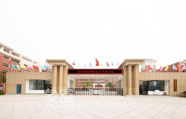 长郡滨江长沙租房精选：启迪协信中心地处核心商业，休闲、娱乐等一应俱全