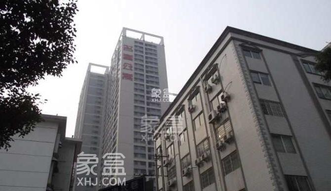 伍家岭二手房 名富公寓位于北城核心地段 现代简约风格的建筑