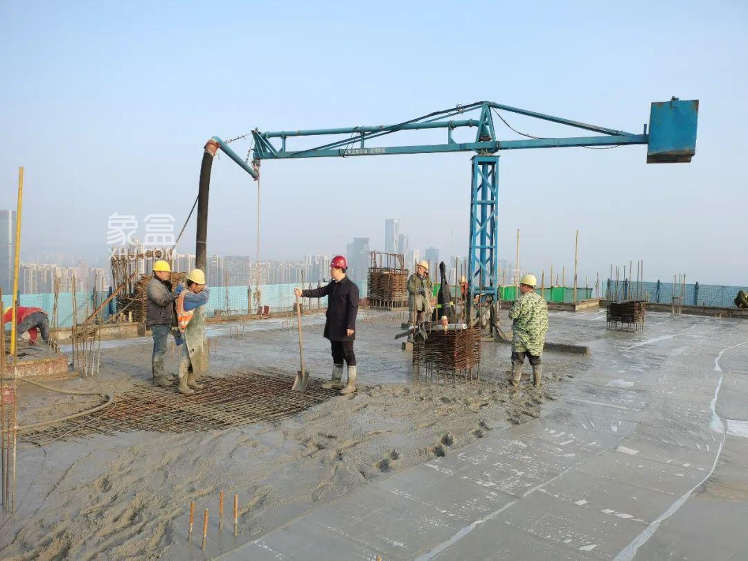 3月26日浙商銀行長沙分行大廈榮耀封頂，濱江華爾街中心建面180-302㎡商業(yè)大平層熱銷中！