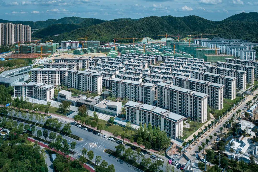【报名季】绿地麓湖郡3重豪礼钜惠，周南梅溪湖小学建面175-245㎡叠墅热销中！