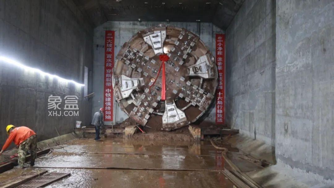 【地铁房】3月28日长沙地铁6号线东延段黄花机场T3站右线盾构顺利贯通！