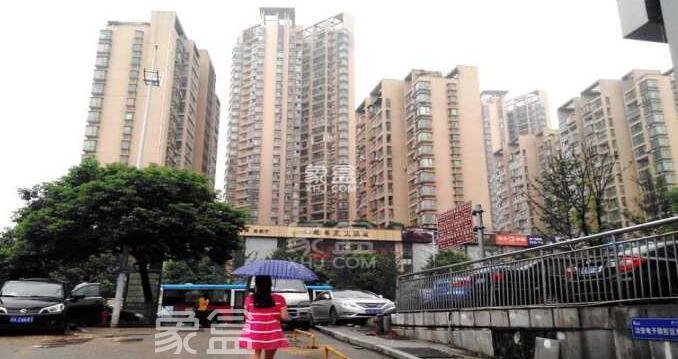 伍家?guī)X二手房 豪菲斯國(guó)際公寓(繽紛一季)二十余條交通網(wǎng)線匯集于此 交通方便