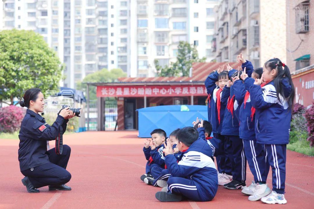 【報(bào)名季】長沙縣盼盼小學(xué)劉秋美：星沙校園保安用萬張照片記錄學(xué)生童真！