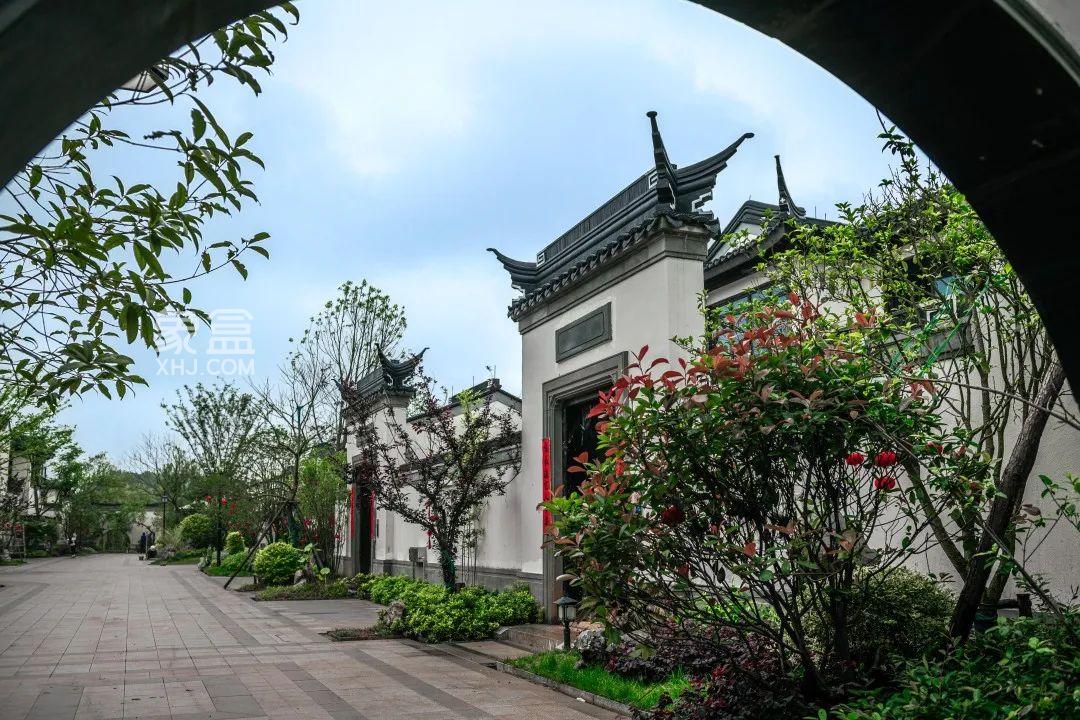 4月8日和泓桃李春风叠墅合院盛大交付，建面88-143㎡准现洋房6988元！