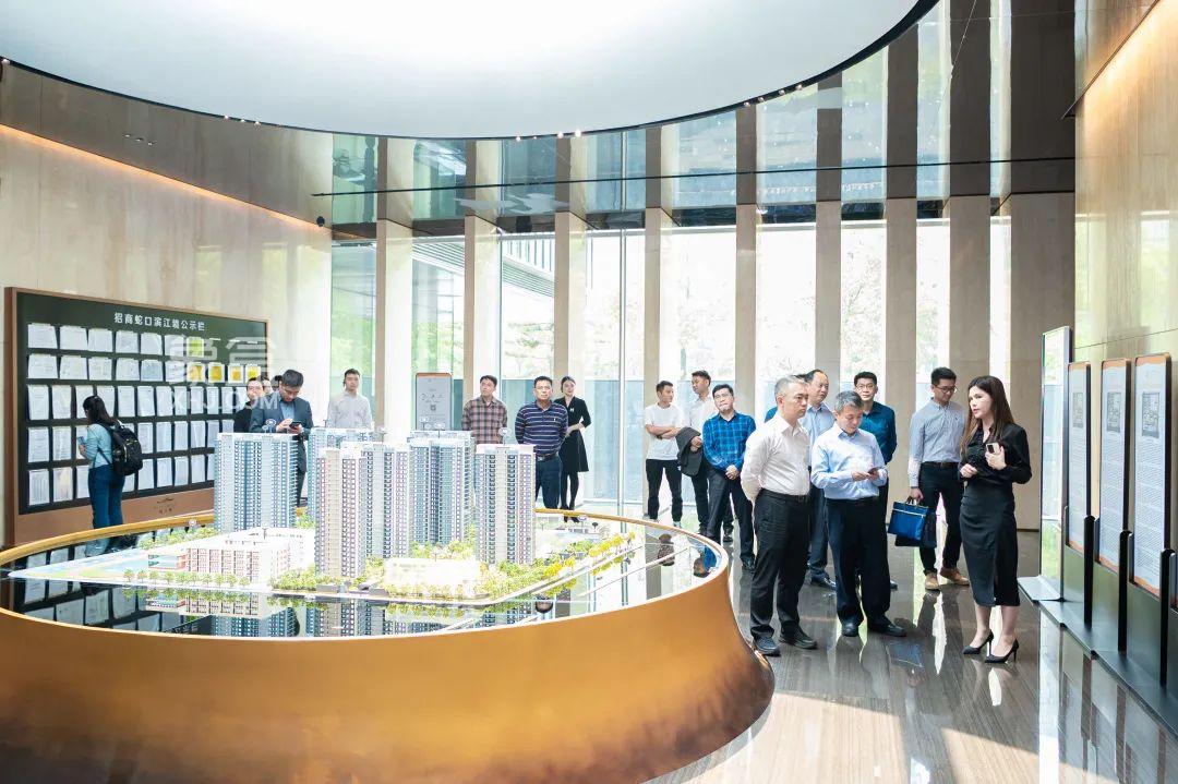 4月3日北海市领导莅临招商蛇口滨江境考察,滨江新城建面187-254㎡大平层热销中! 4月3日北海市领导莅临招商蛇口滨江境考察,滨江新城建面187-254㎡大平层热销中!