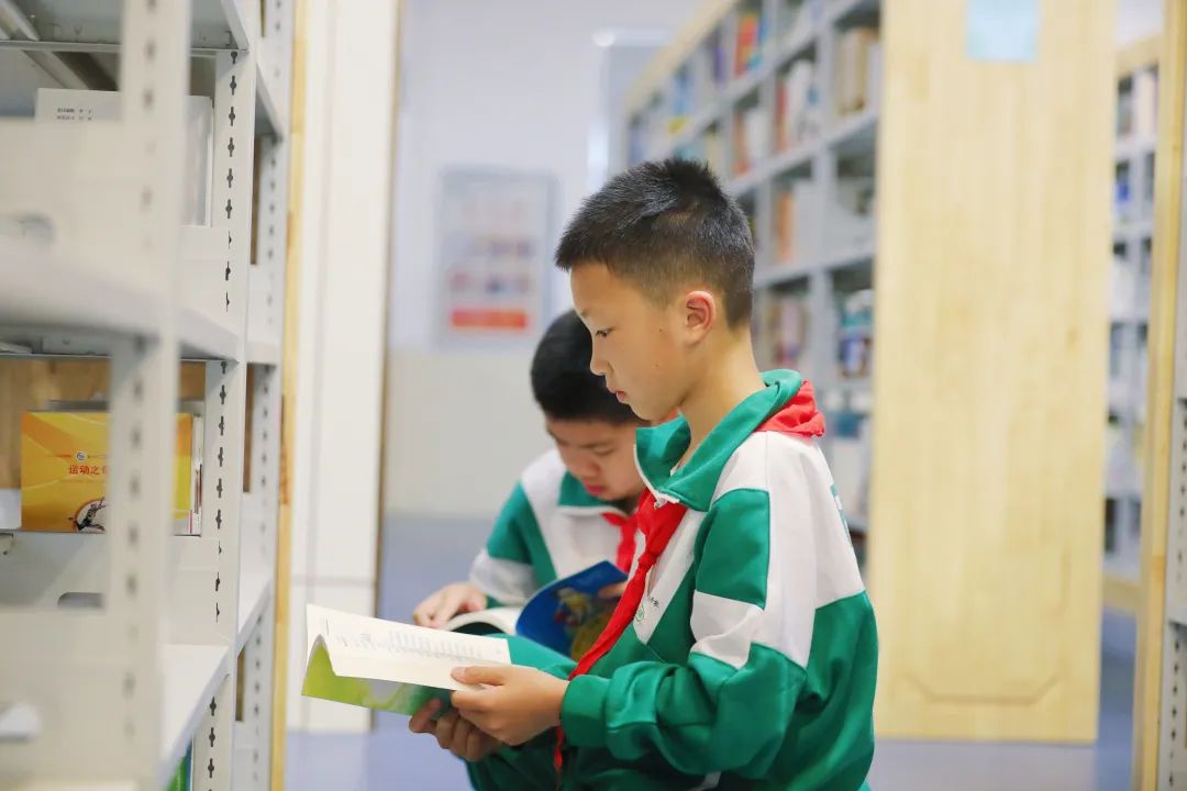 湖南師大附中星沙實驗學校：打造10分鐘閱讀圈，這座校圖書館讓親子體驗“悅讀”！