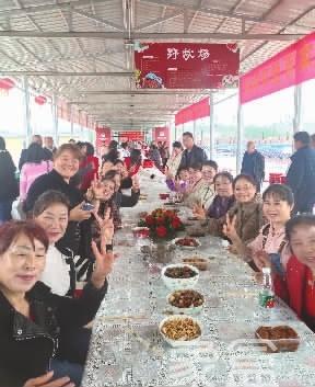 4月28日幸福庄园小区邻里百家宴，晒“幸福”！