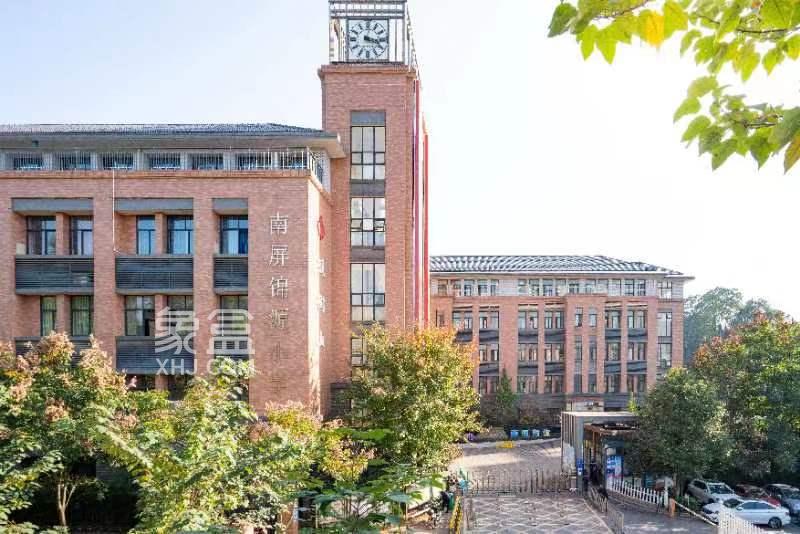 枫树山南屏锦源小学：始于2014年，足球、啦啦操特色学校！