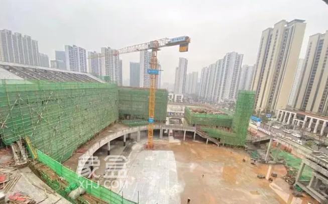 麓谷岳兴小学正在建设中，2023年9月开学，利好美的麓府等小区！