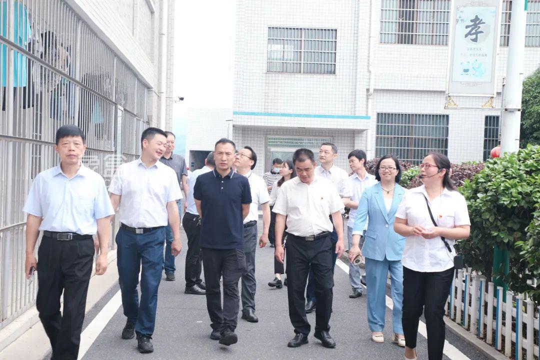5月19日王明玖等一行走进桥驿中学做清廉学校建设调研！