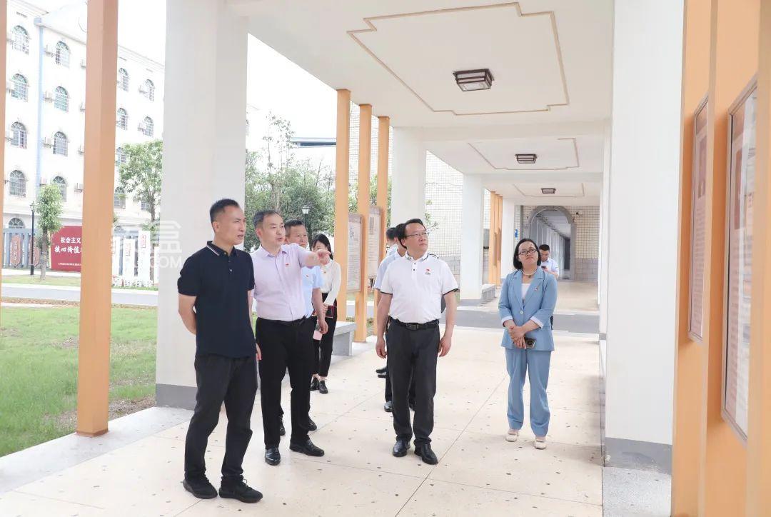 5月19日王明玖等一行走进桥驿中学做清廉学校建设调研！