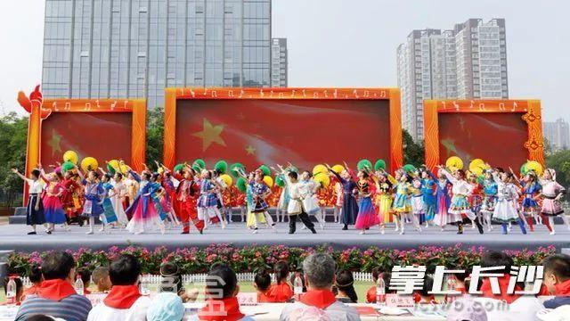 5月29日瑶族乡第一片小学和东郡小学开展“中华民族一家亲，童心共筑中国梦”活动！