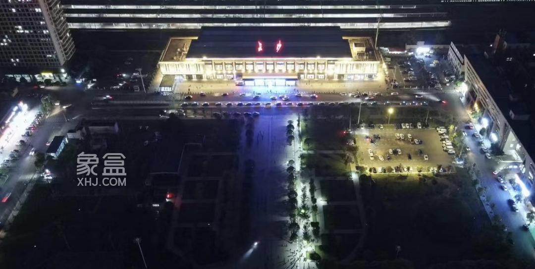 锦泰广场：点亮锦泰家园、锦泰东环国际等市民幸福生活，照亮旅客平安之路！